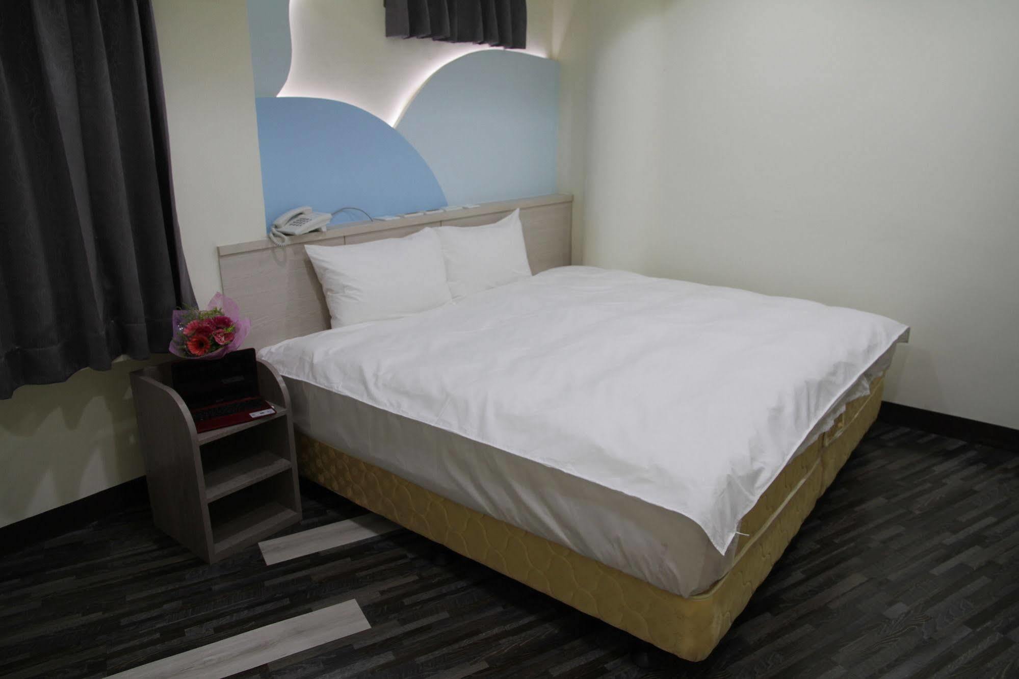 微旅時尚旅店 Hotel Доулио Екстериор снимка